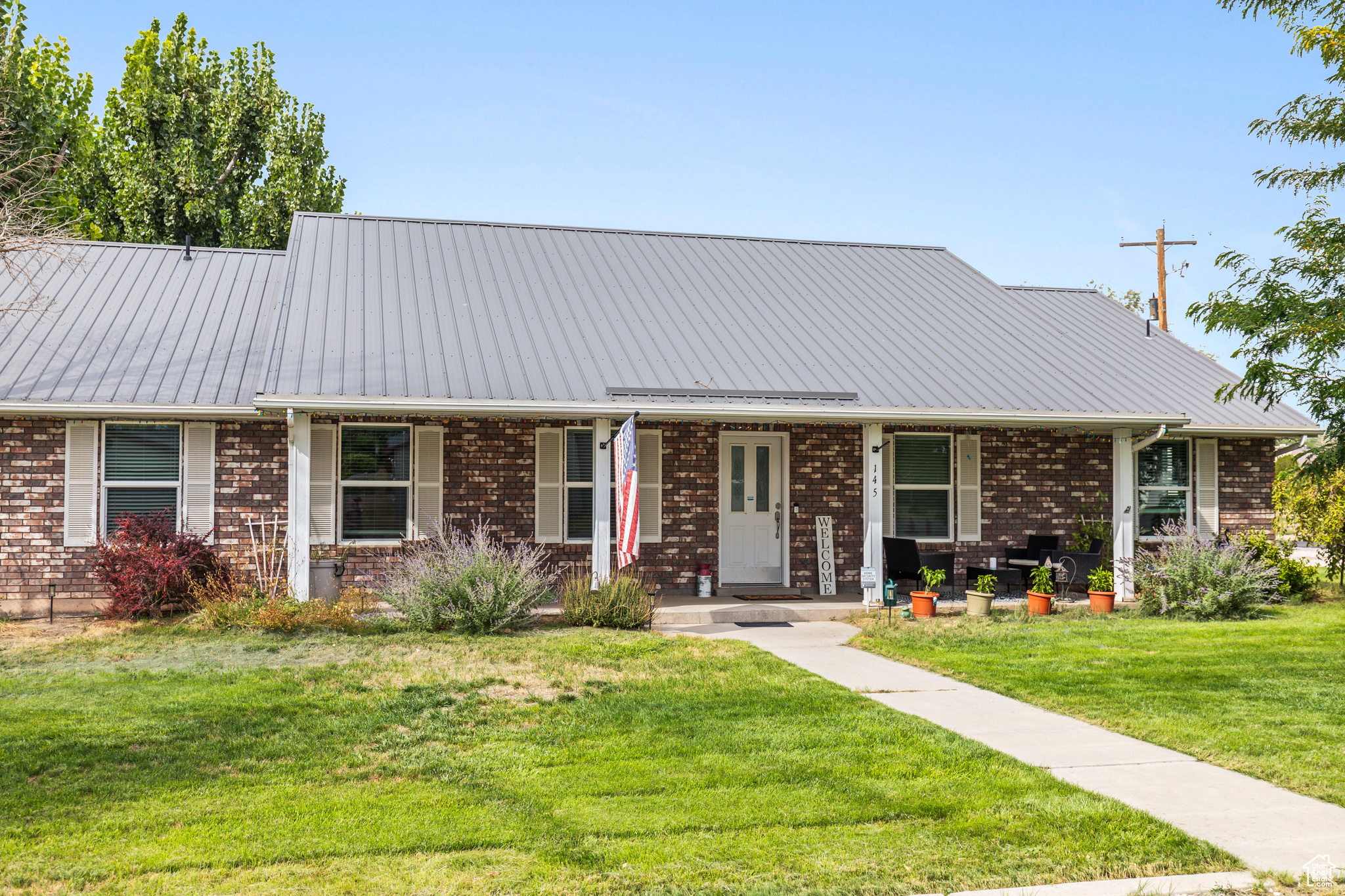 145 E MAIN ST
