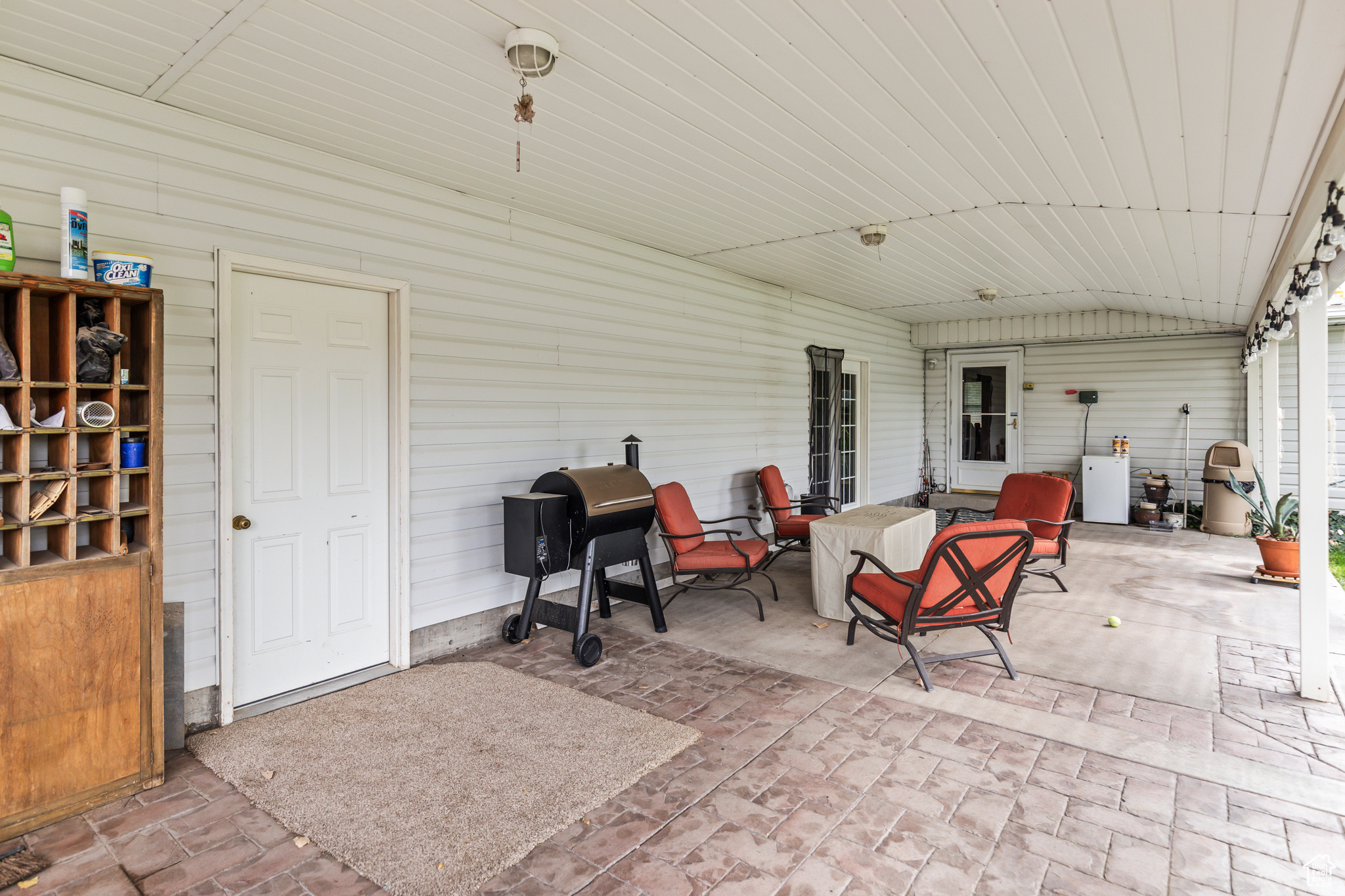 145 E MAIN ST
