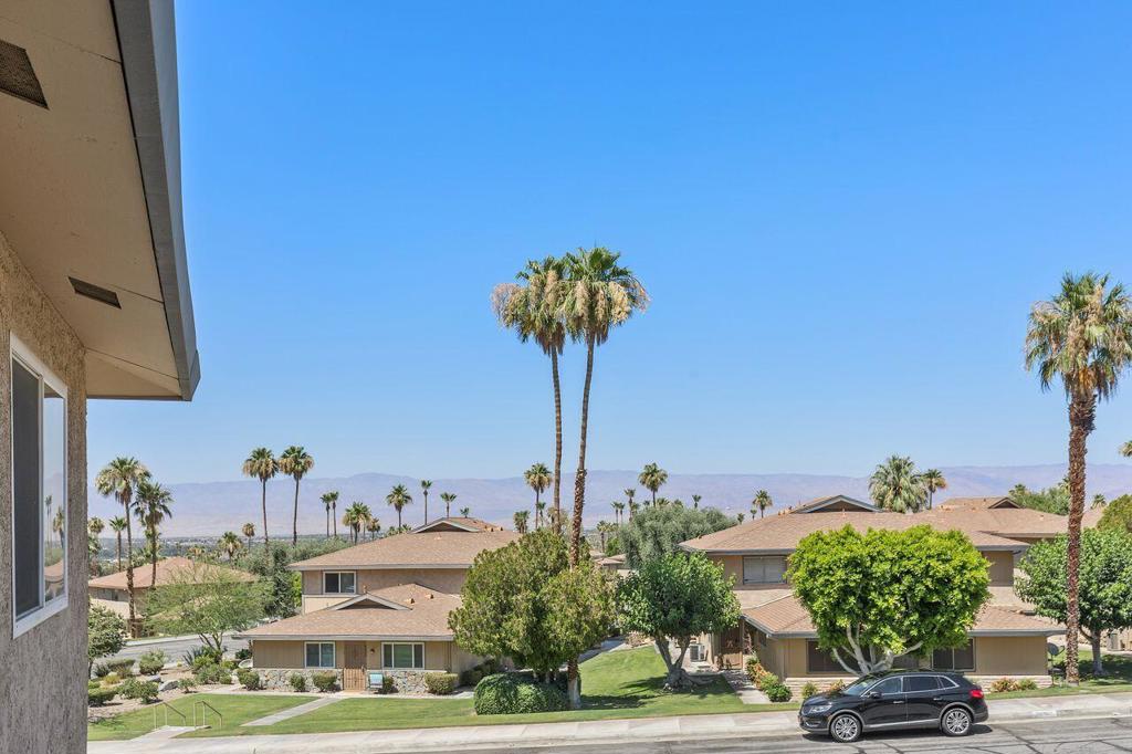 72629 Edgehill Drive Unit: 4