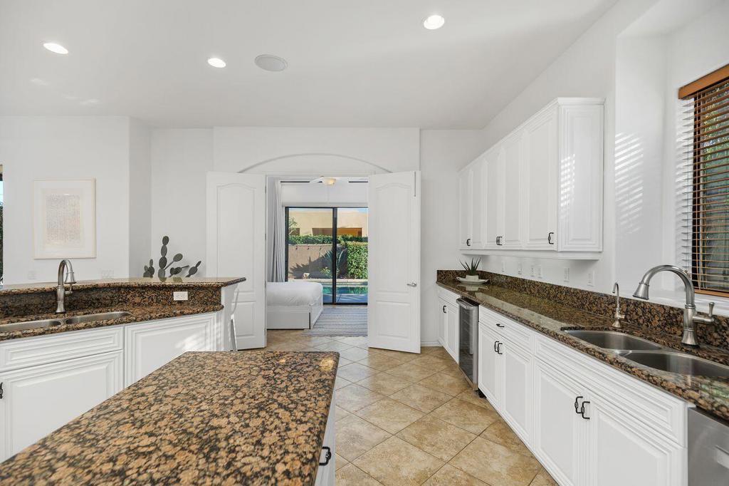 51200 Calle Paloma