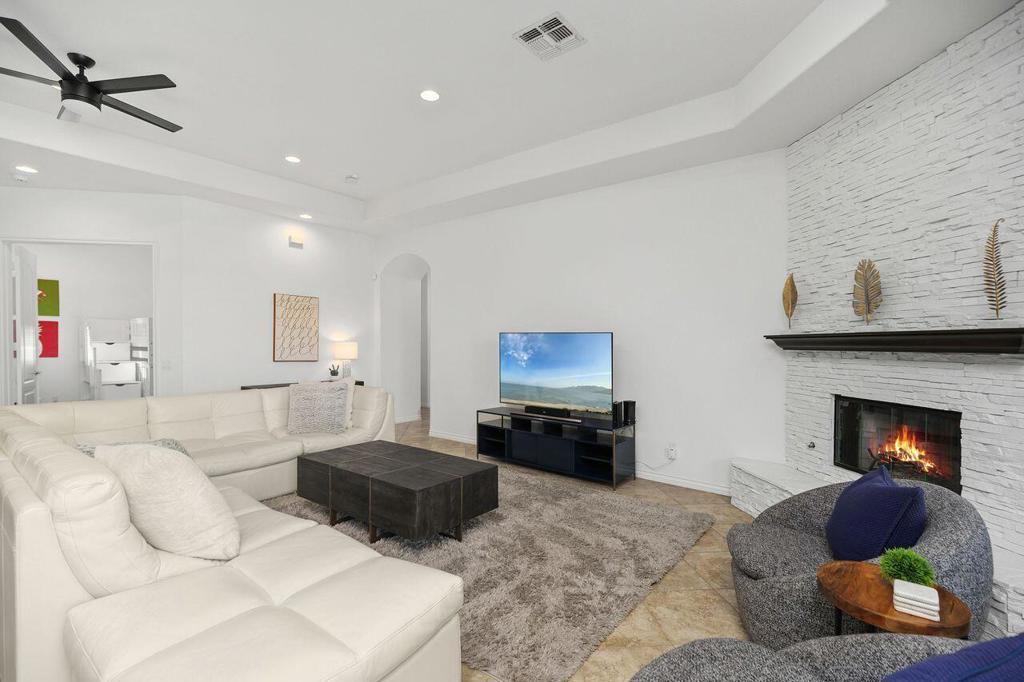 51200 Calle Paloma