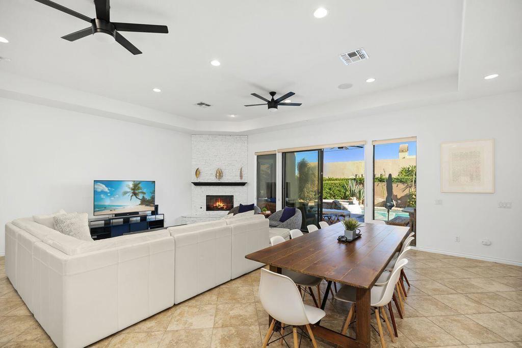 51200 Calle Paloma