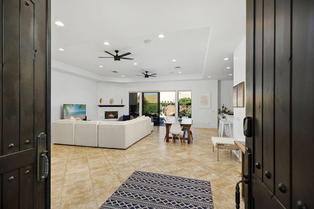 51200 Calle Paloma