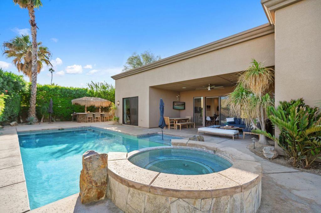 51200 Calle Paloma