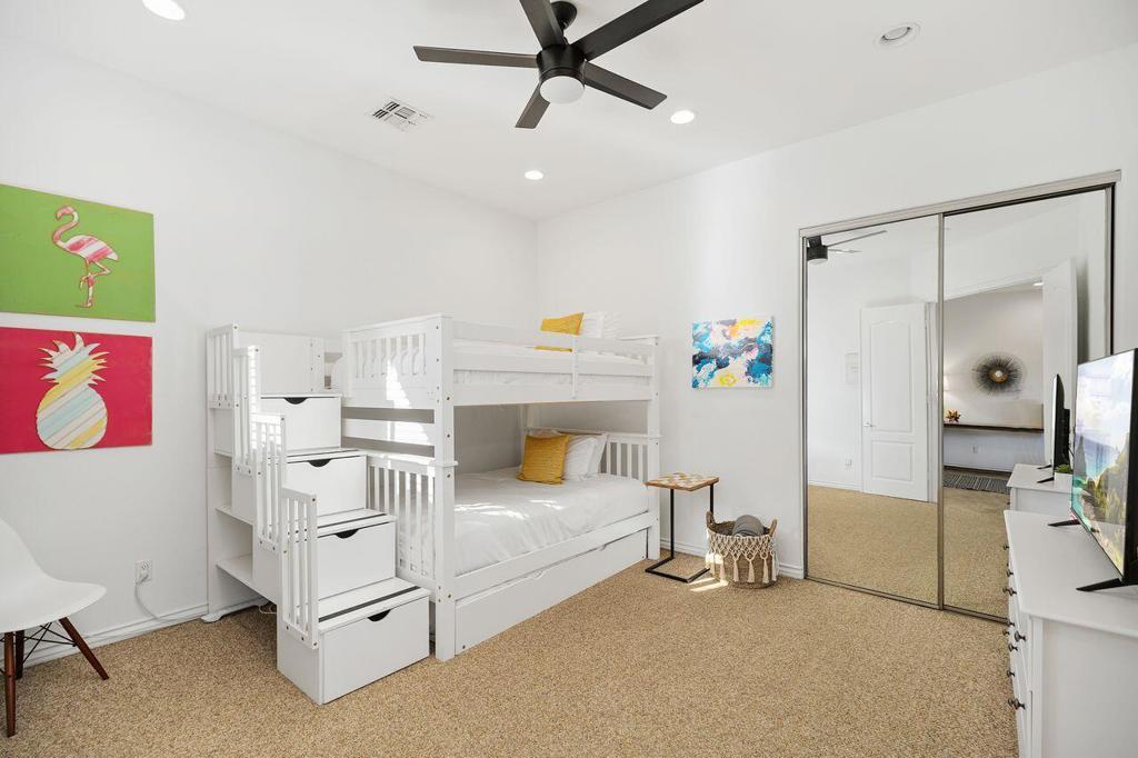 51200 Calle Paloma