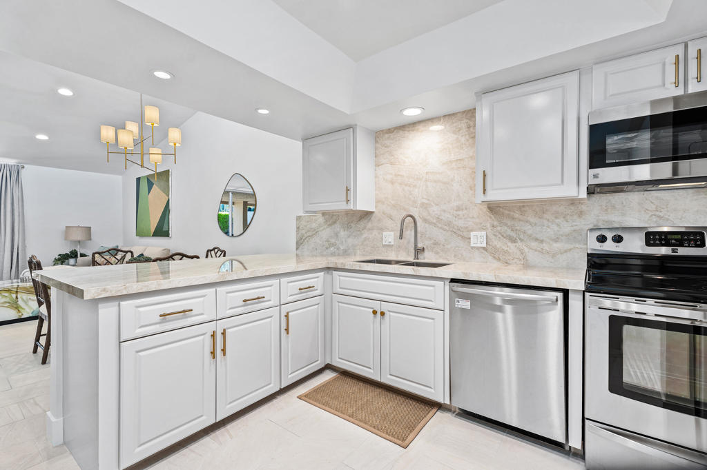 48885 Mariposa Drive