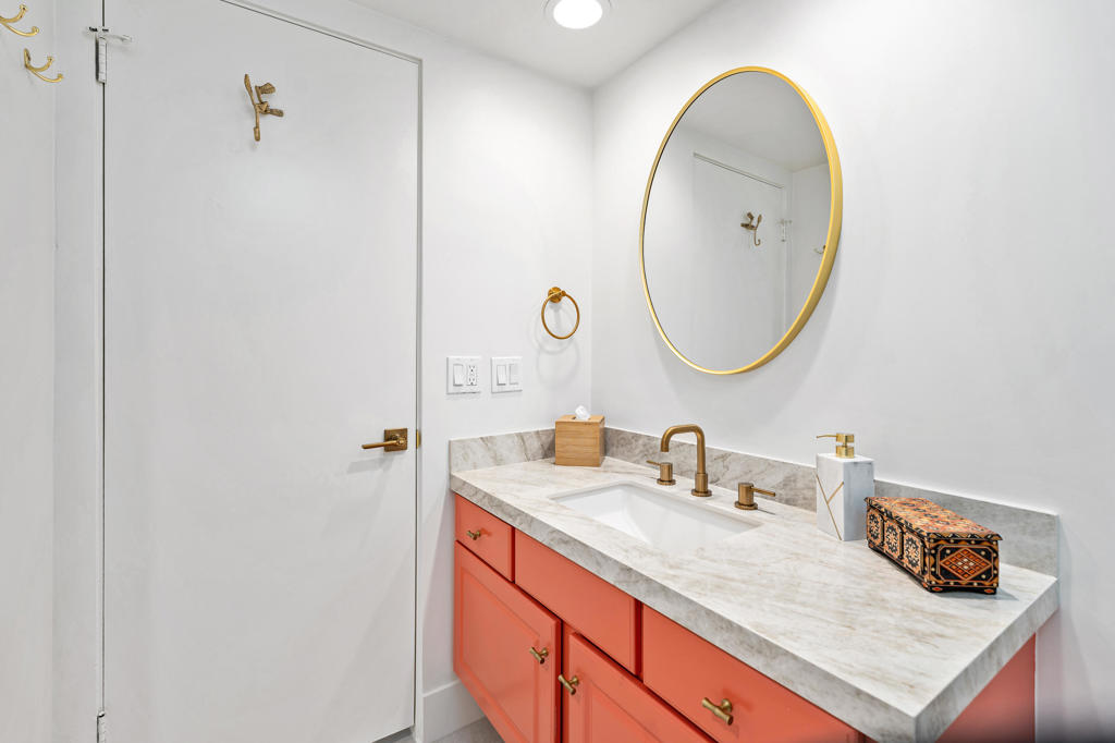 48885 Mariposa Drive