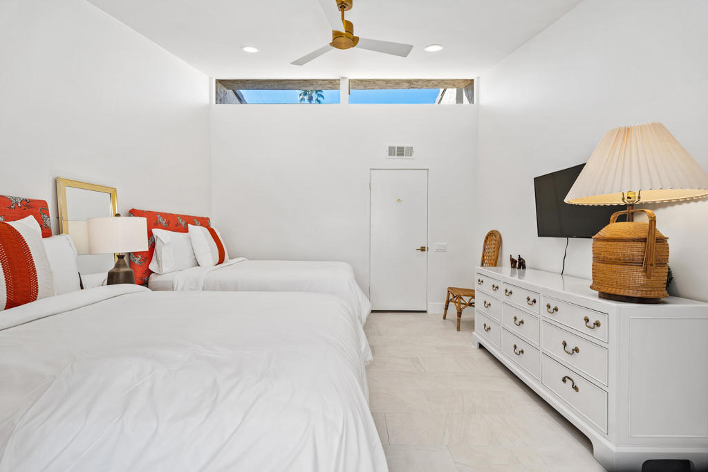 48885 Mariposa Drive