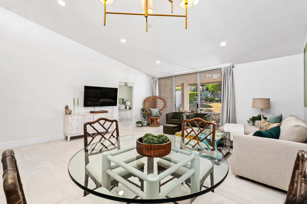 48885 Mariposa Drive