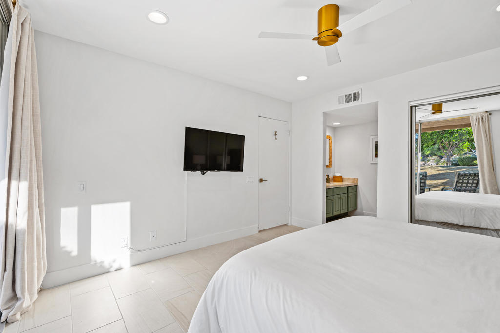 48885 Mariposa Drive