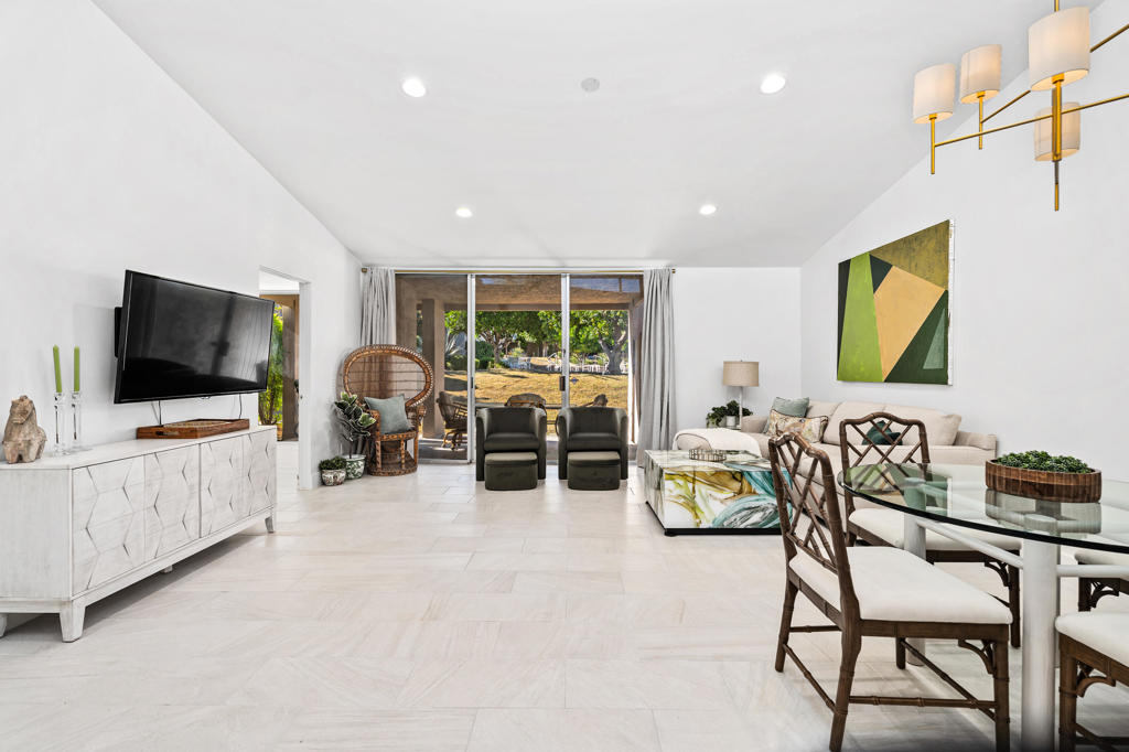 48885 Mariposa Drive