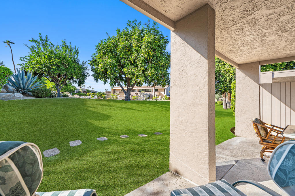 48885 Mariposa Drive