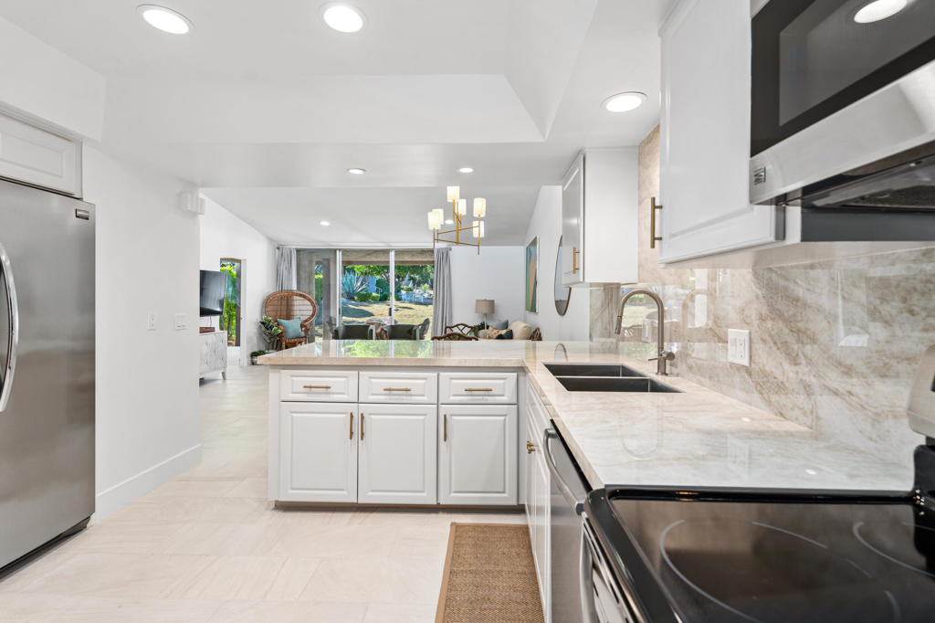 48885 Mariposa Drive