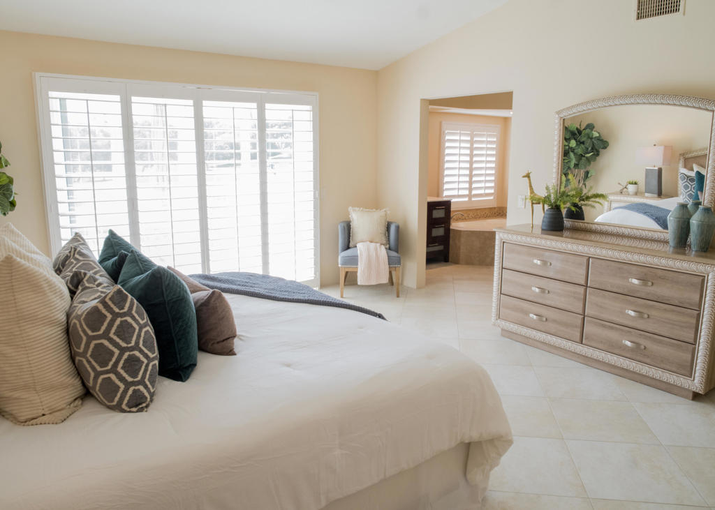 529 Desert Falls Drive N