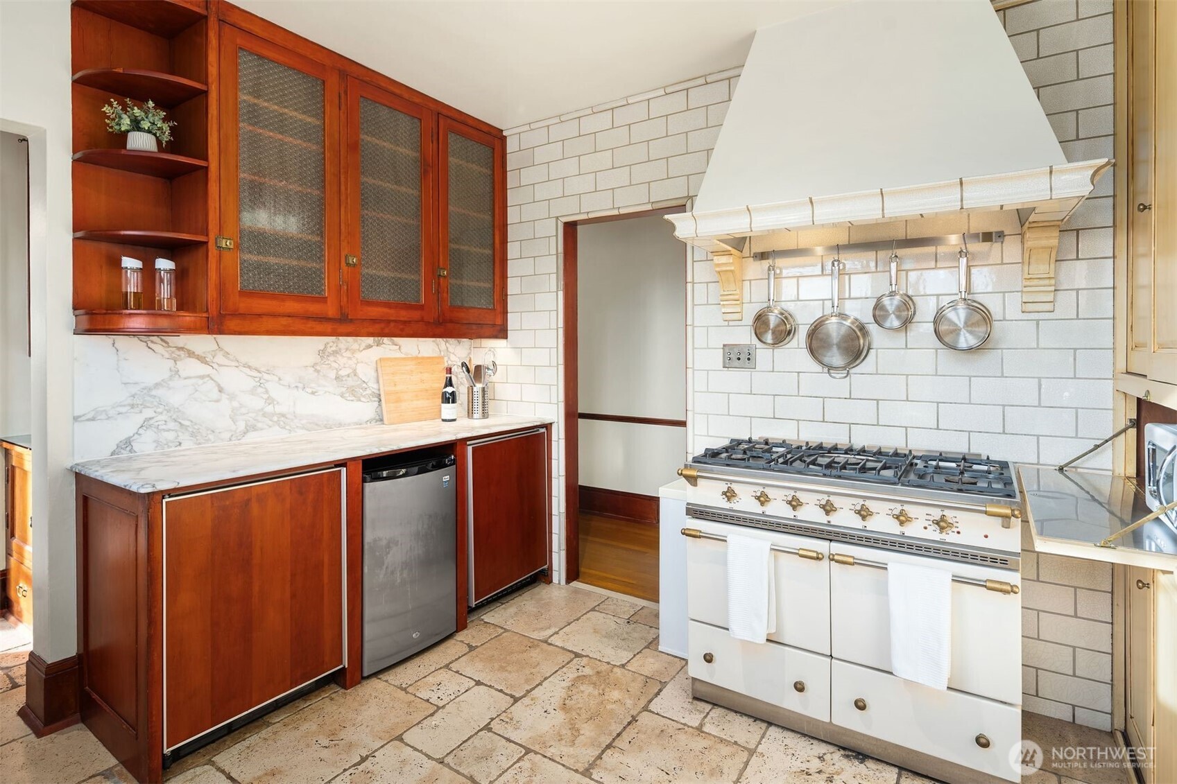 1112 Broadway E Unit: 402