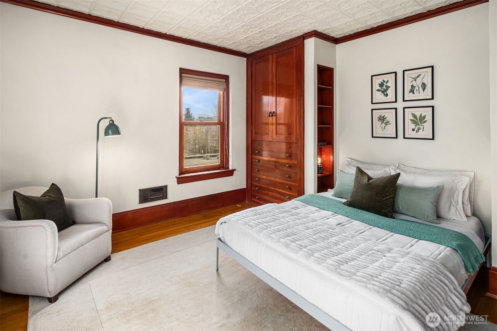 1112 Broadway E Unit: 402