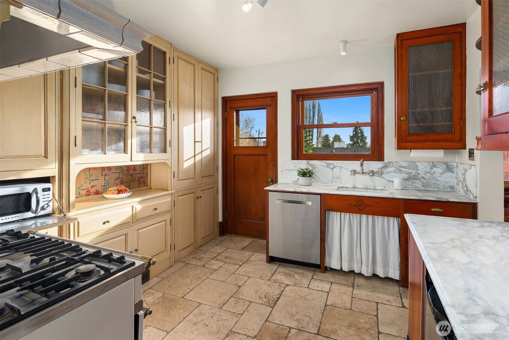 1112 Broadway E Unit: 402