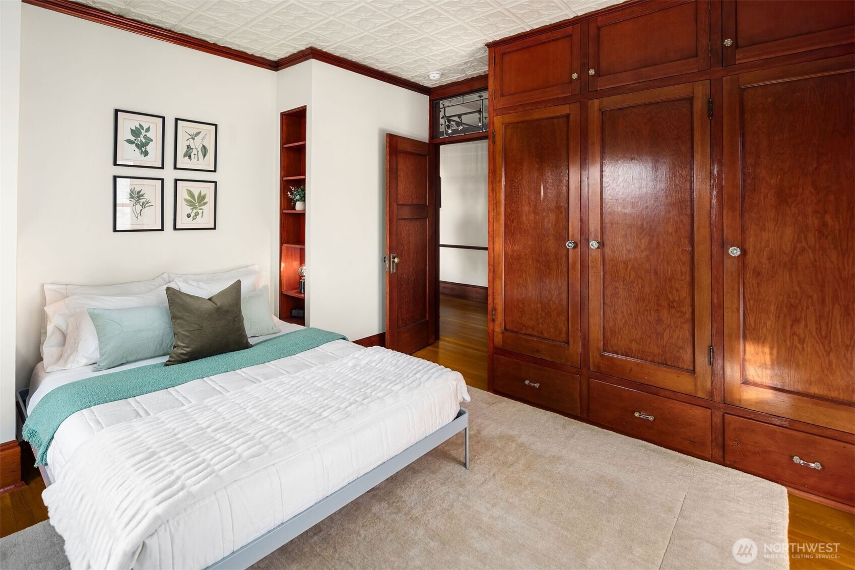 1112 Broadway E Unit: 402