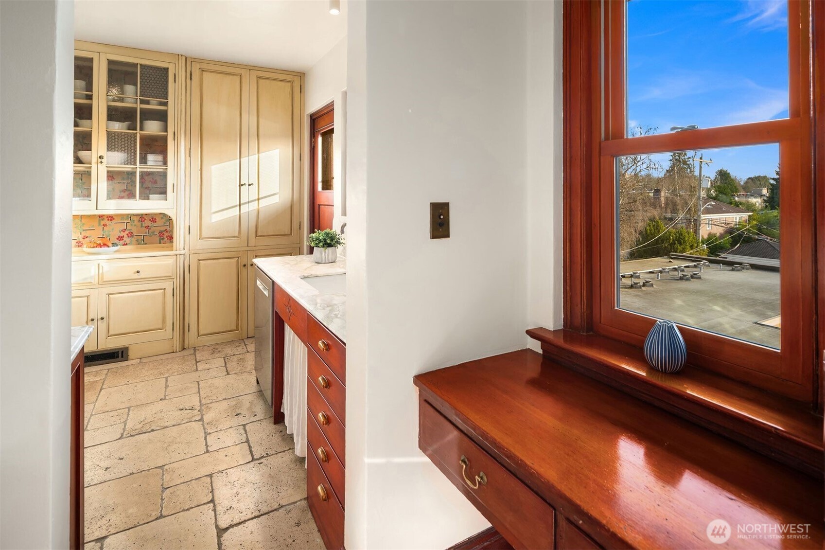 1112 Broadway E Unit: 402