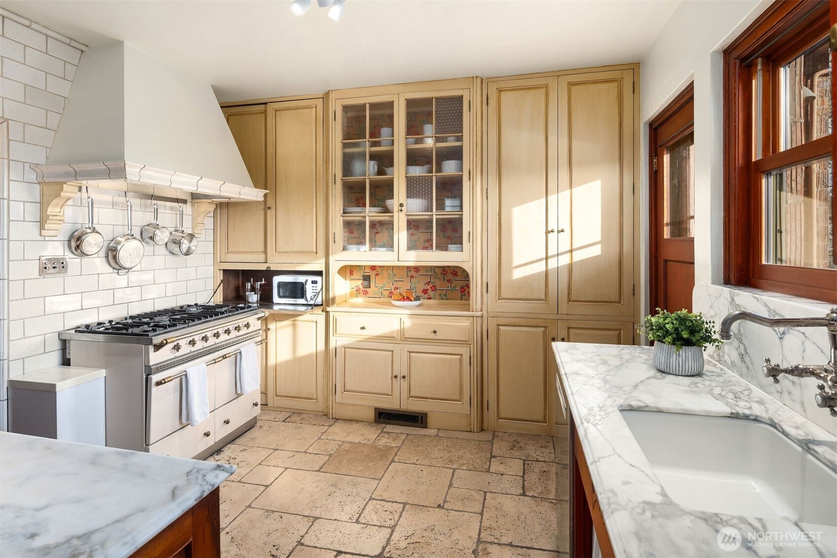1112 Broadway E Unit: 402