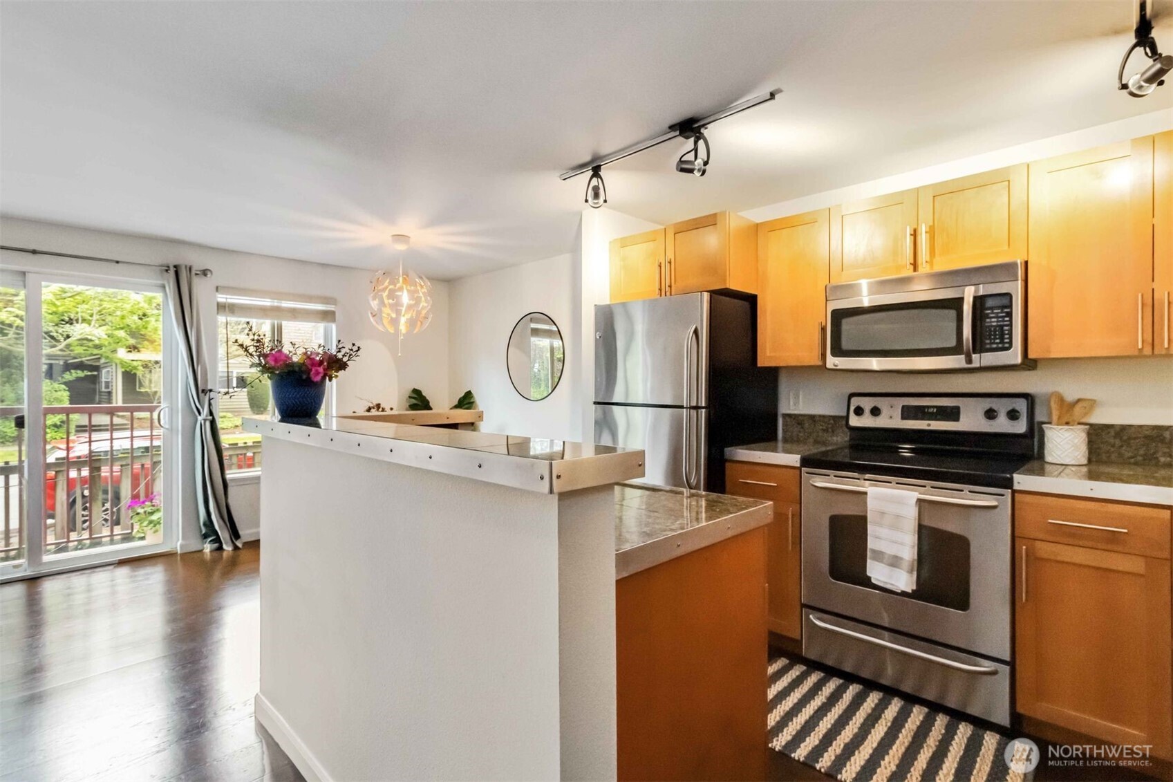 3661 Phinney Avenue N Unit: 208