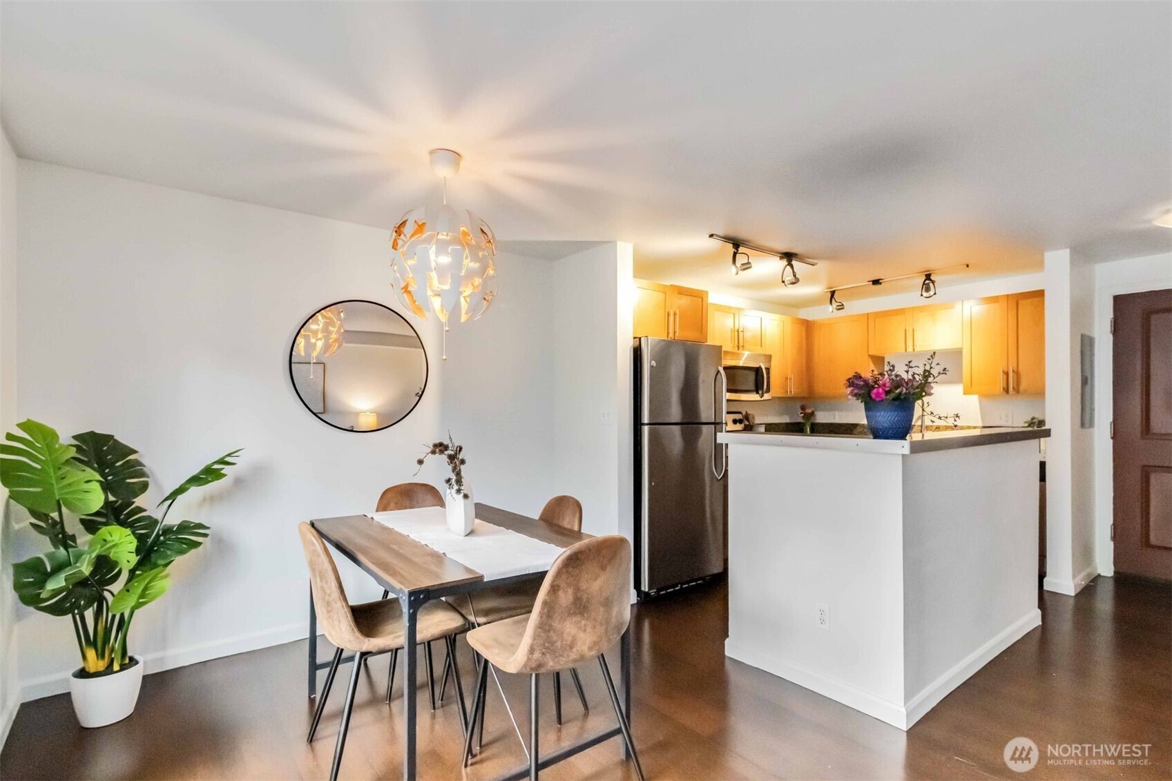 3661 Phinney Avenue N Unit: 208