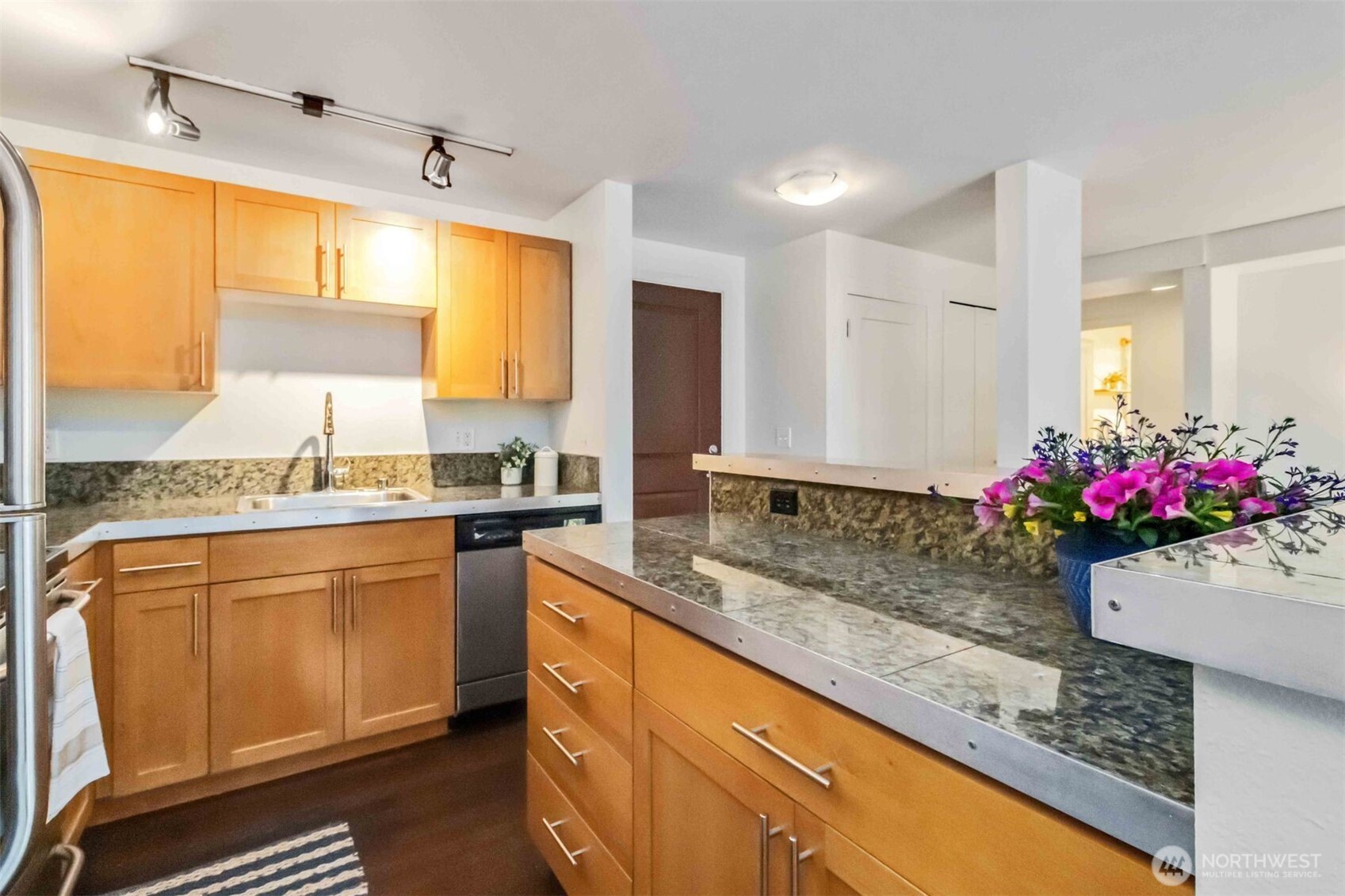 3661 Phinney Avenue N Unit: 208