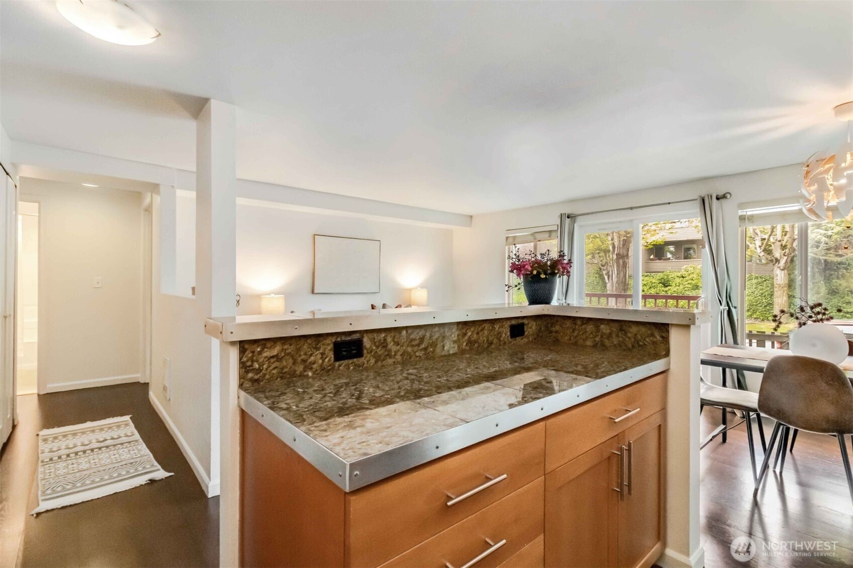 3661 Phinney Avenue N Unit: 208