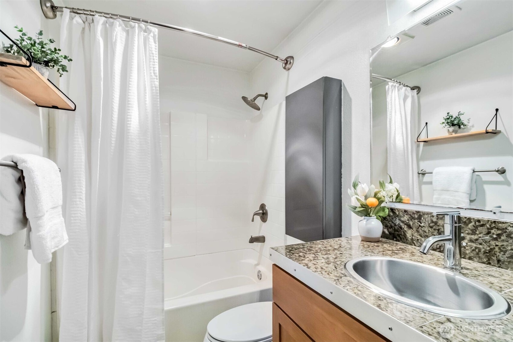 3661 Phinney Avenue N Unit: 208