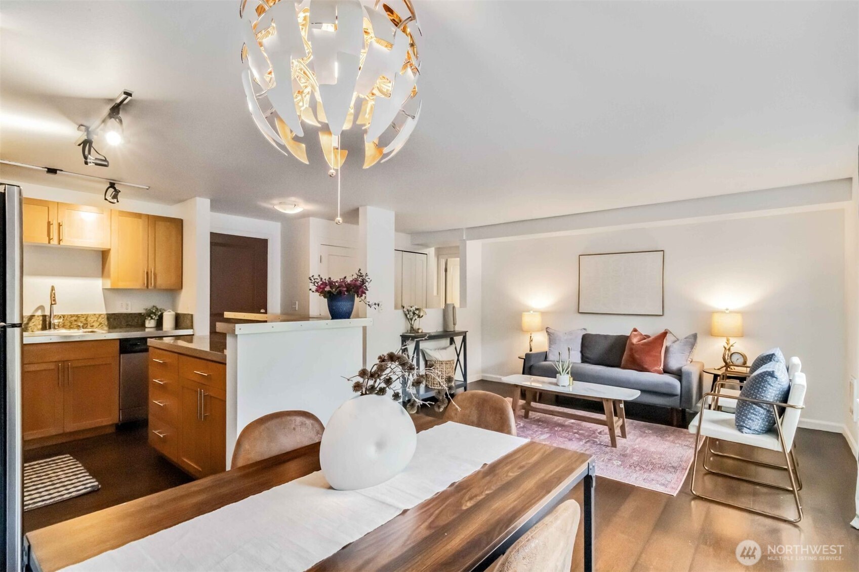 3661 Phinney Avenue N Unit: 208