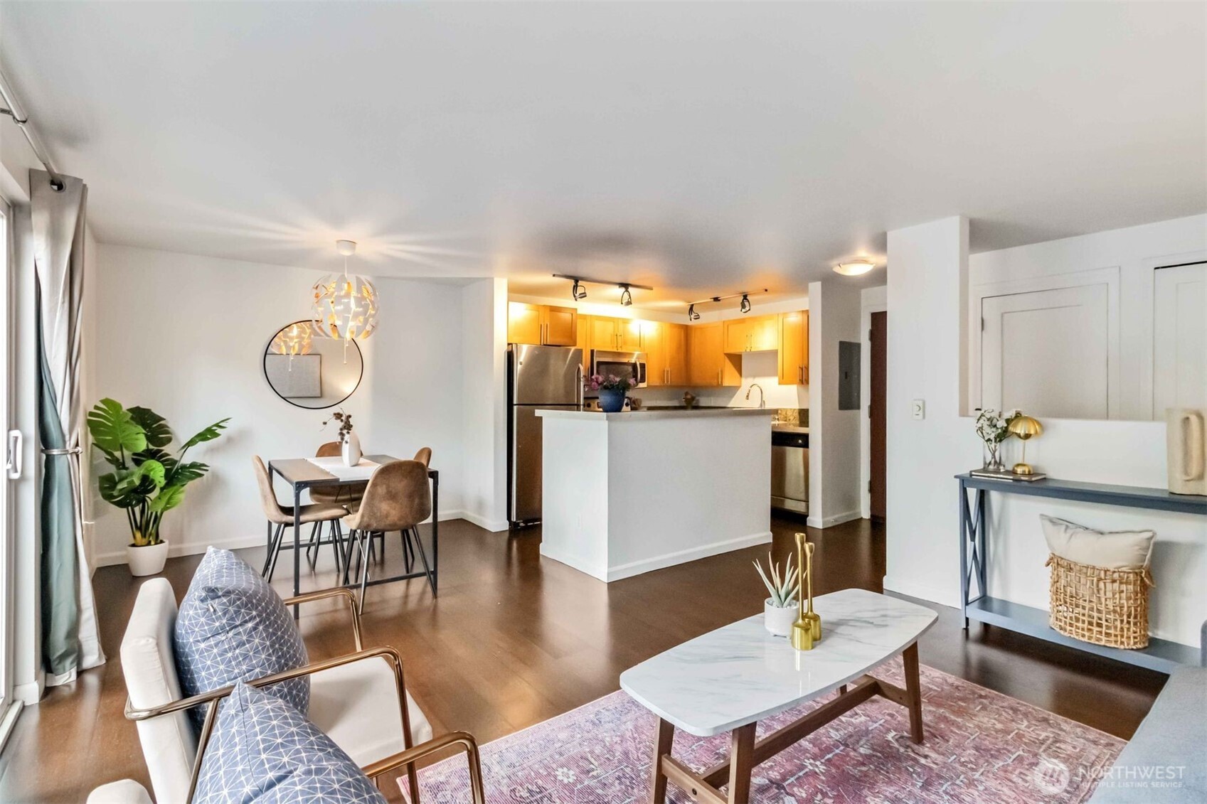 3661 Phinney Avenue N Unit: 208