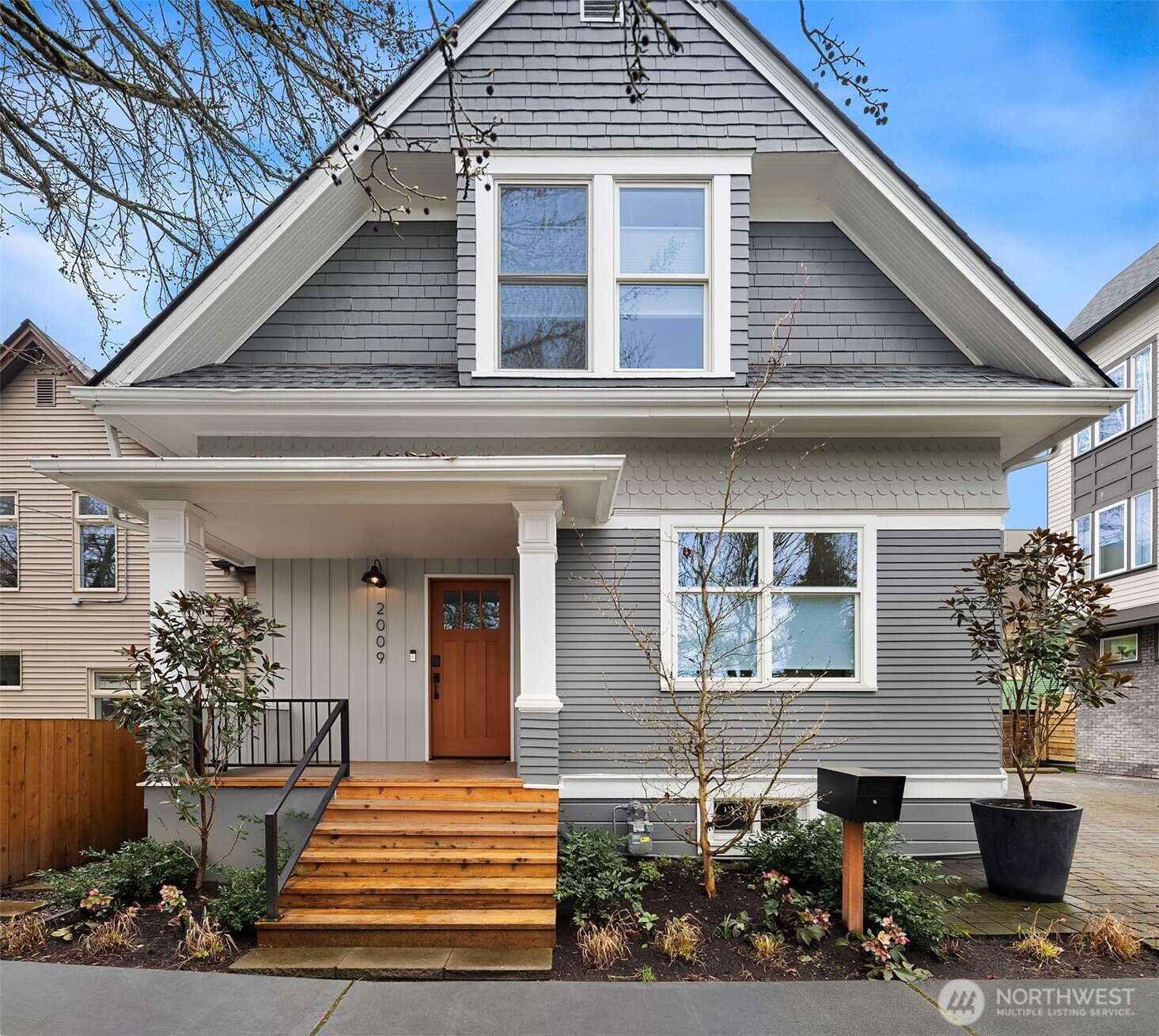 2009 E John Street