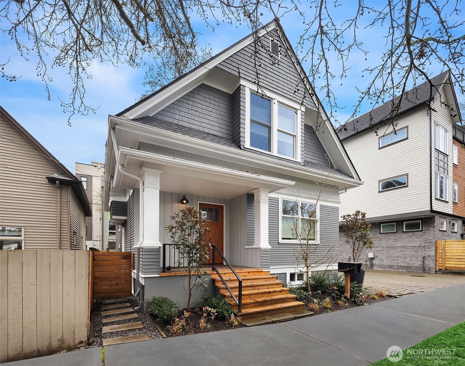 2009 E John Street