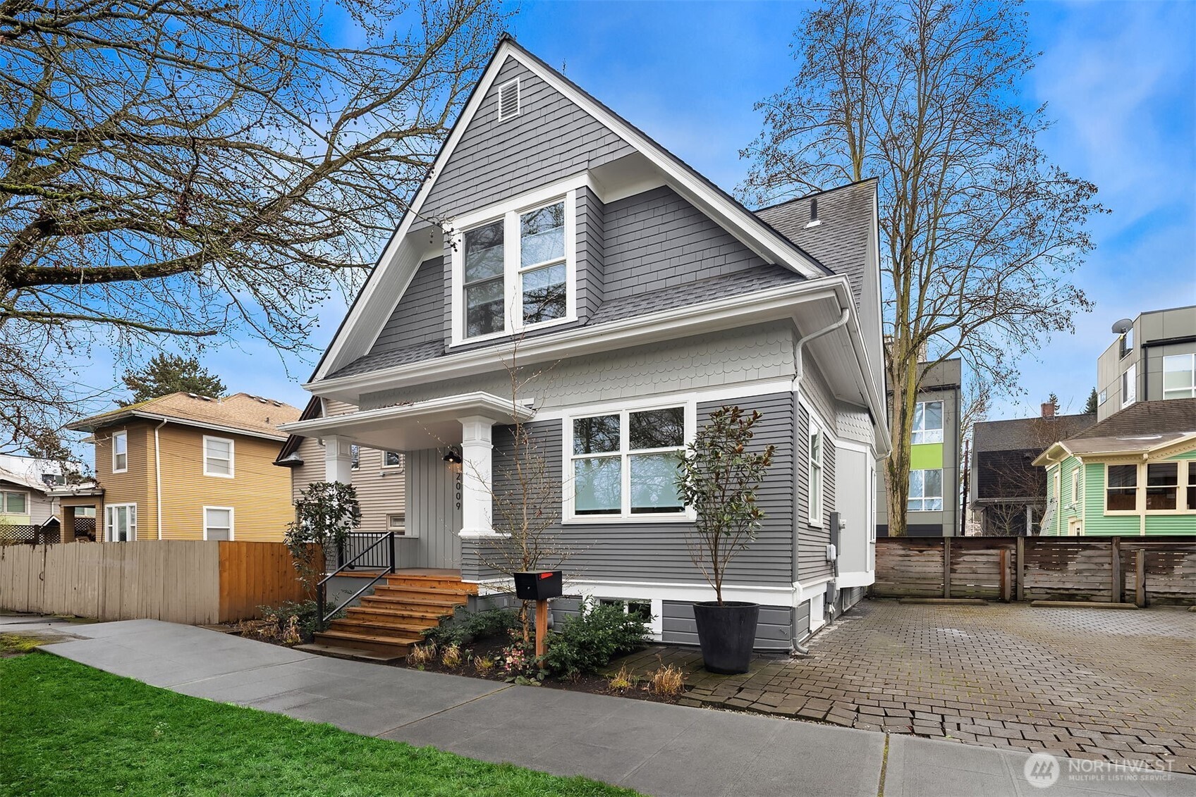 2009 E John Street