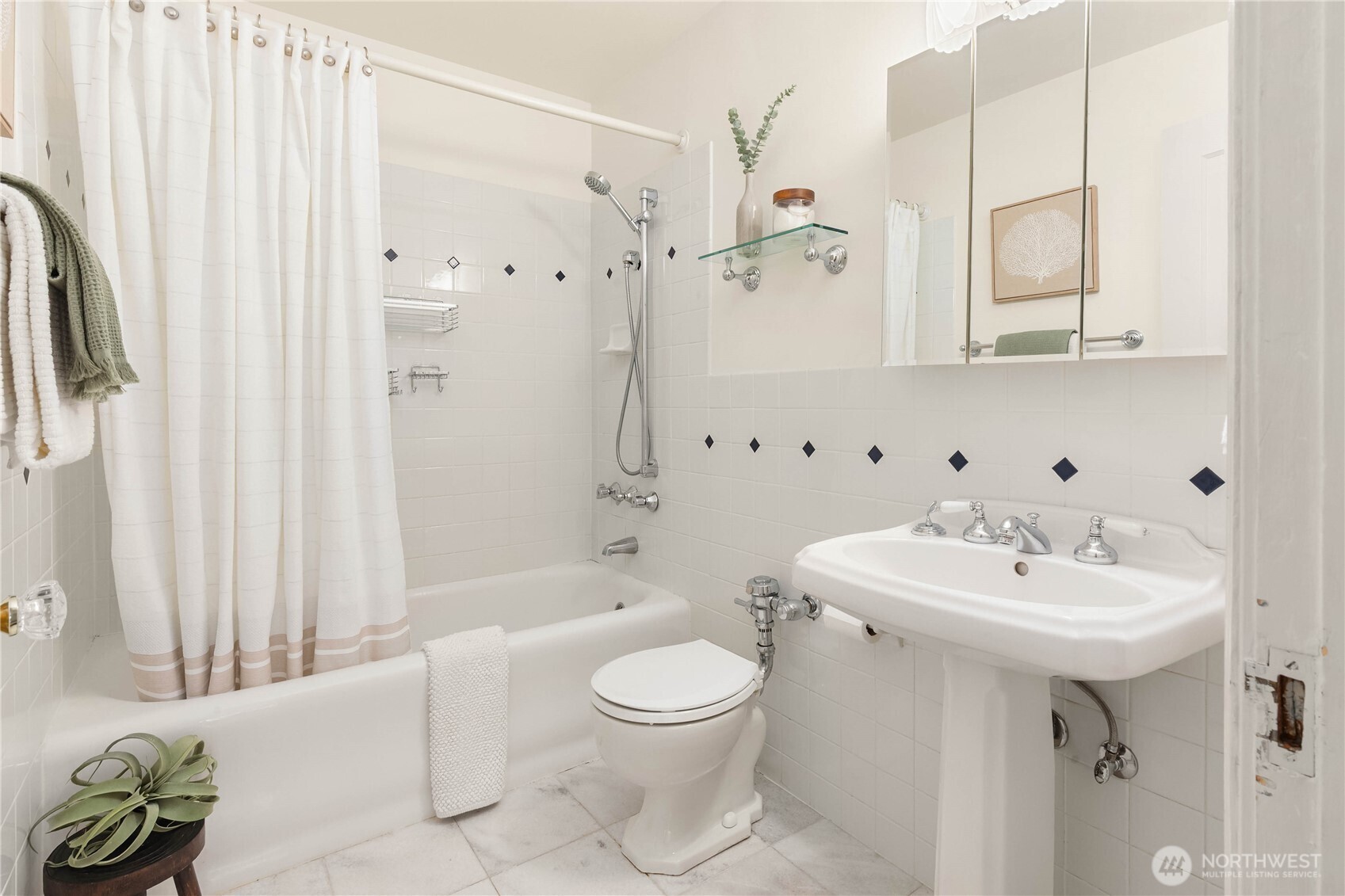 1017 Minor Avenue Unit: 601
