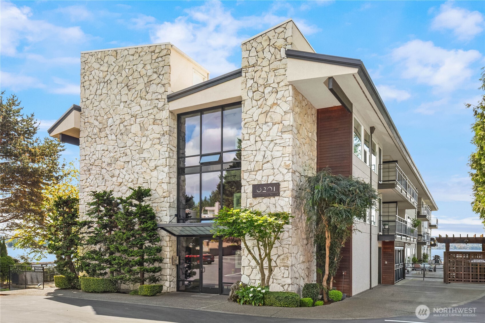 6201 Lake Washington Boulevard NE Unit: 208