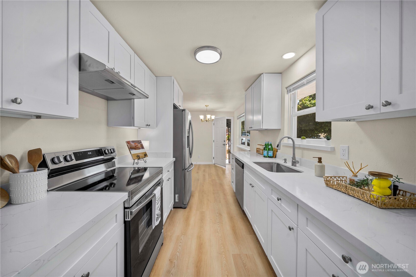 528 S 302nd St