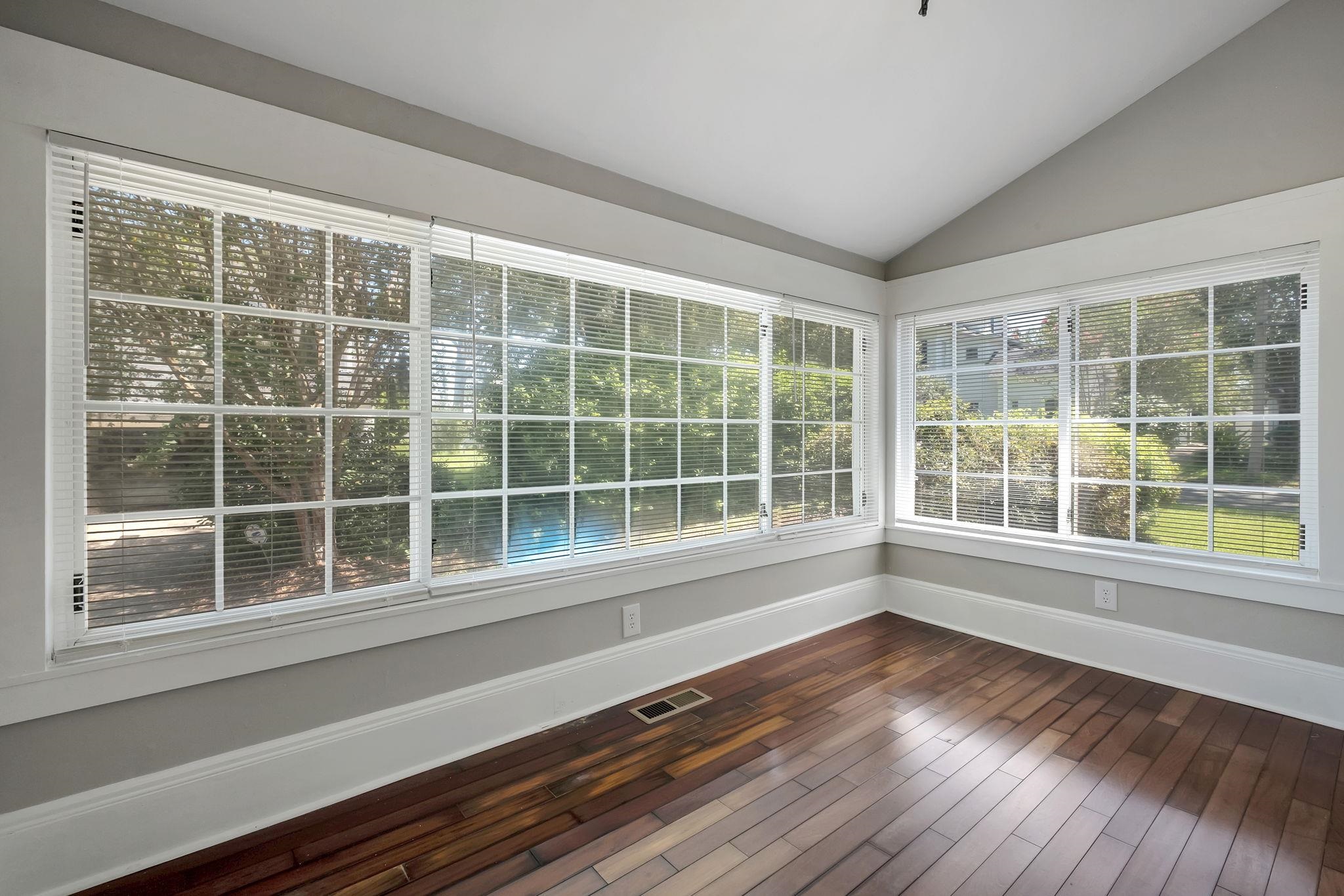 214 W Sharon Street