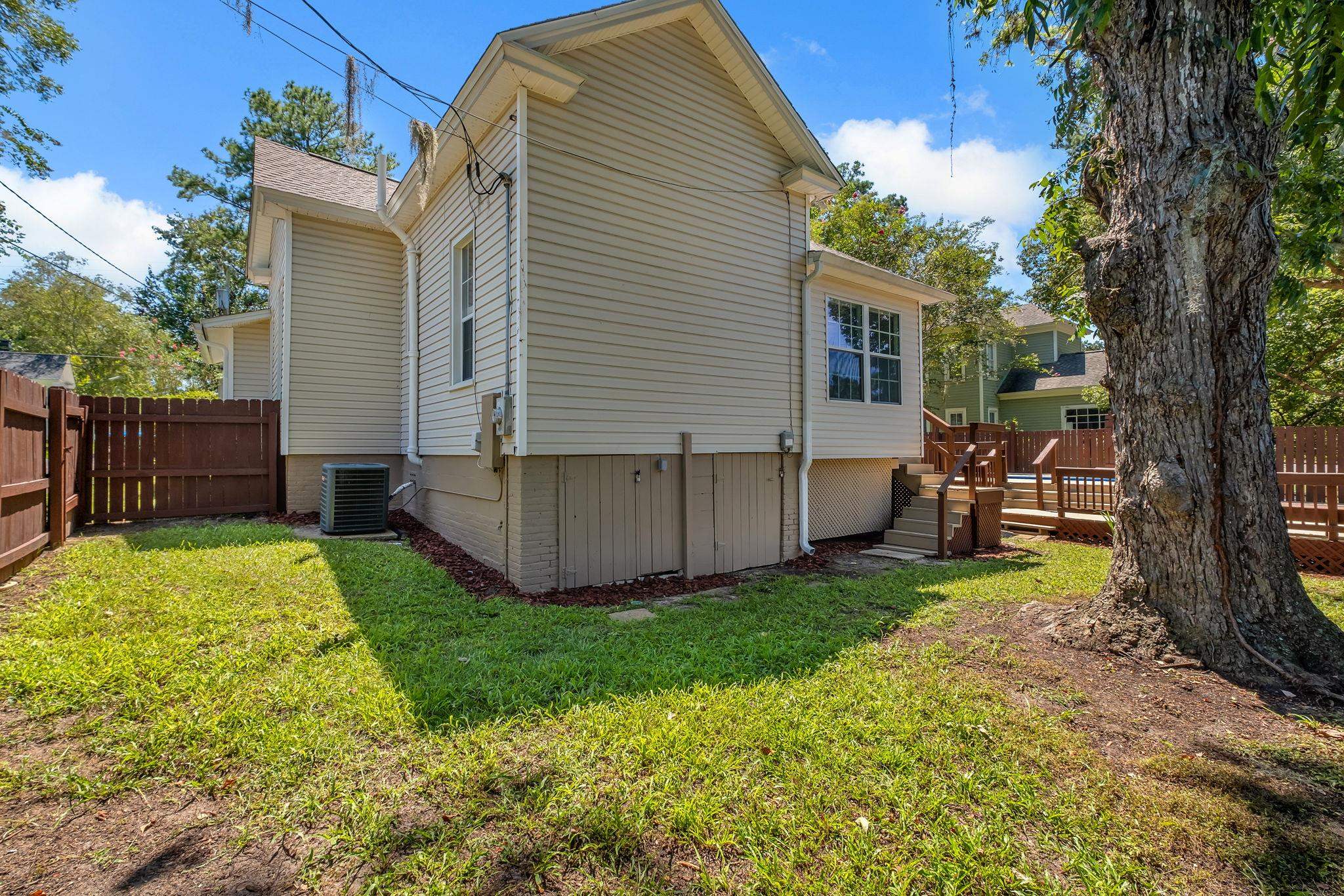 214 W Sharon Street