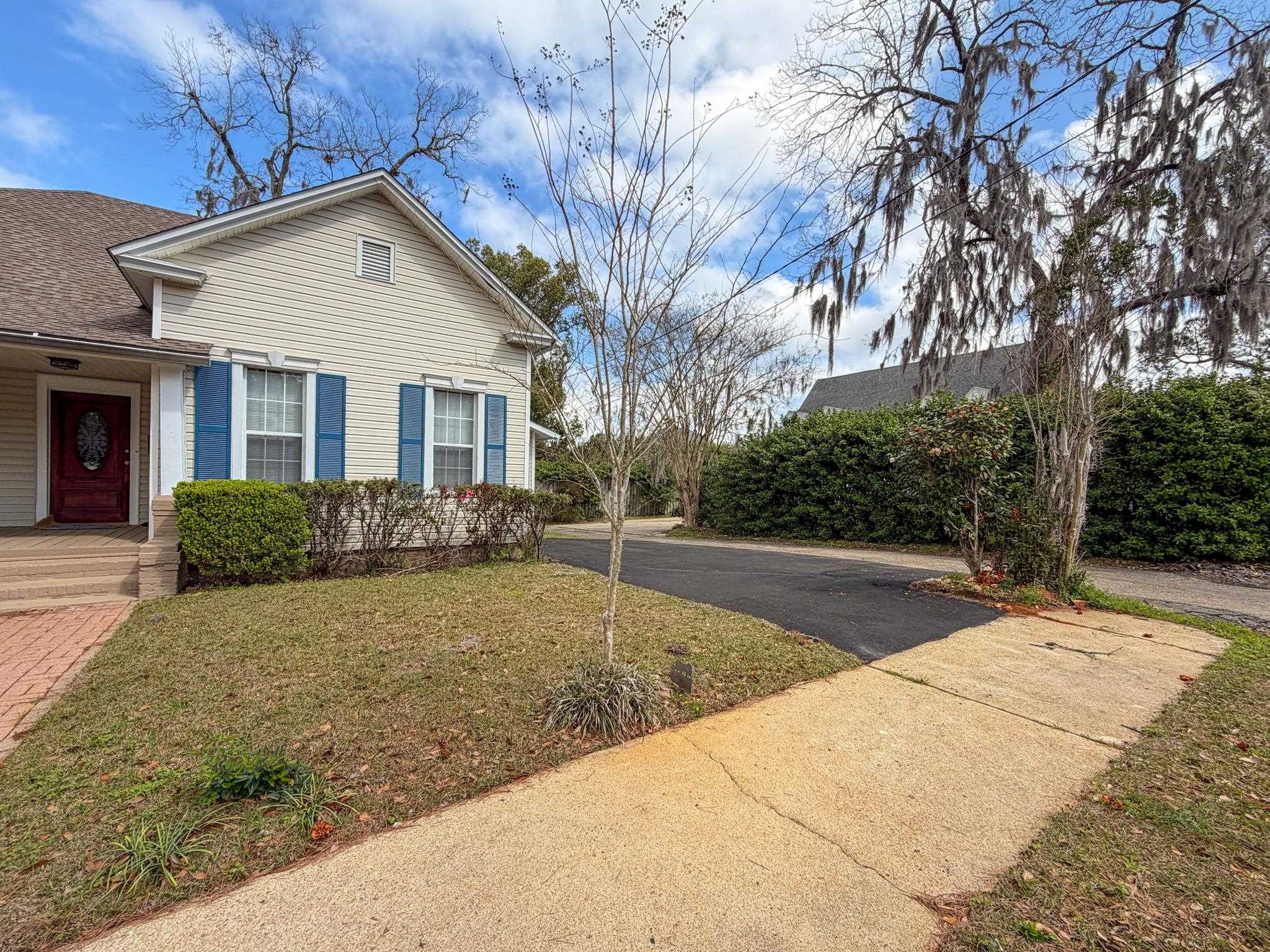 214 W Sharon Street