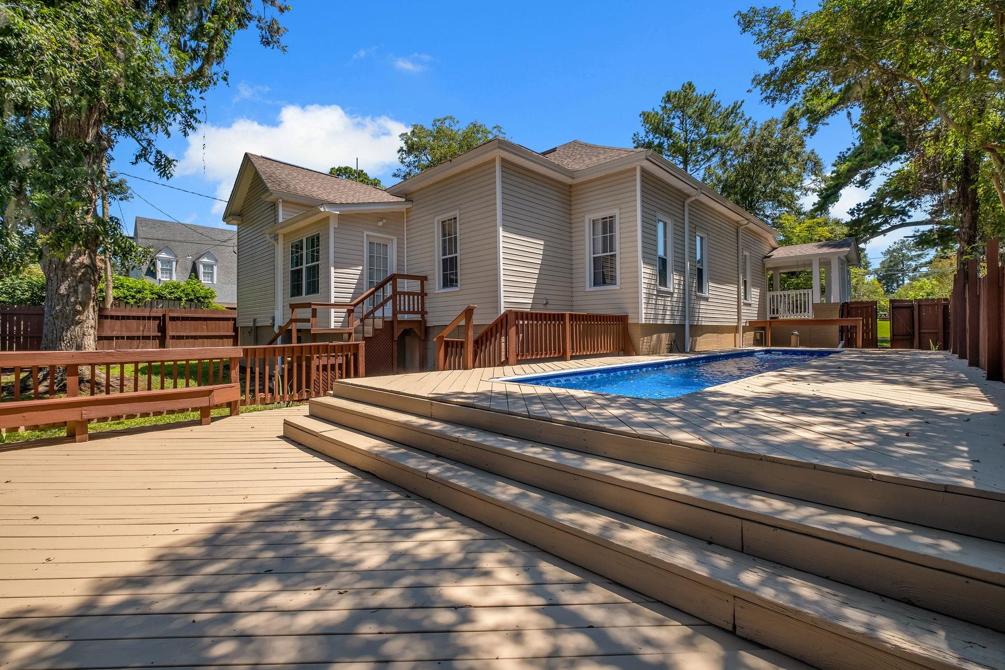 214 W Sharon Street