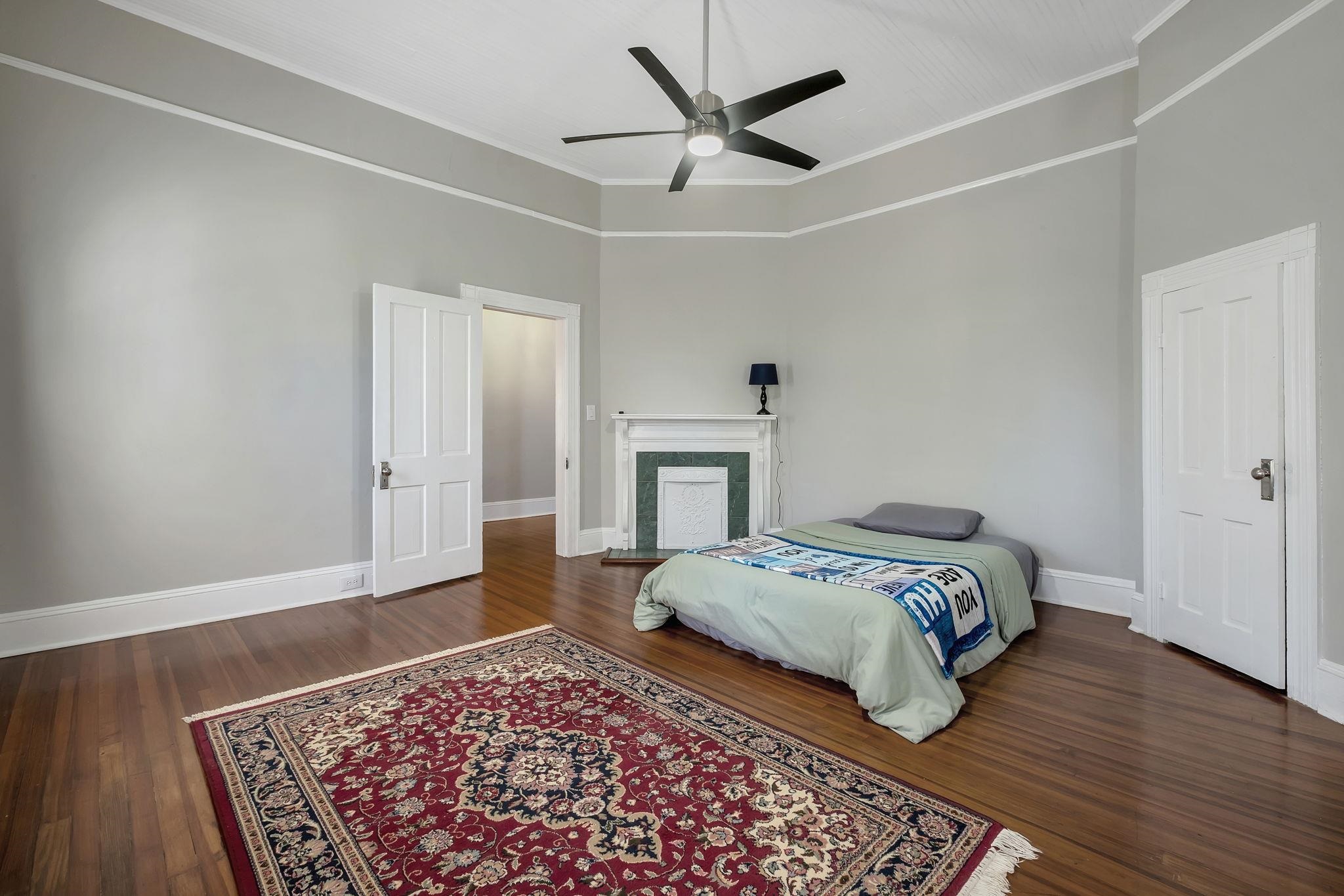 214 W Sharon Street