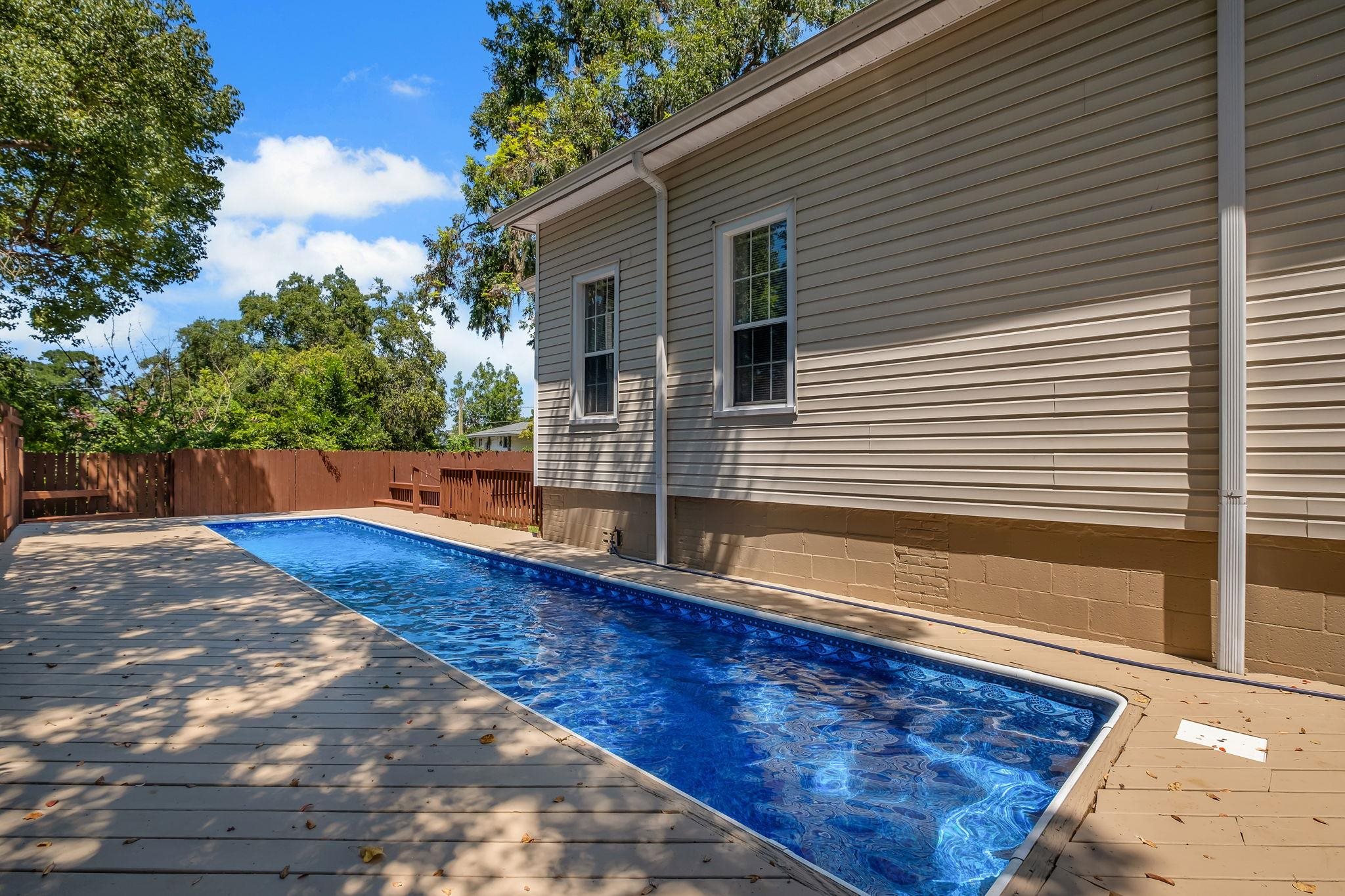 214 W Sharon Street