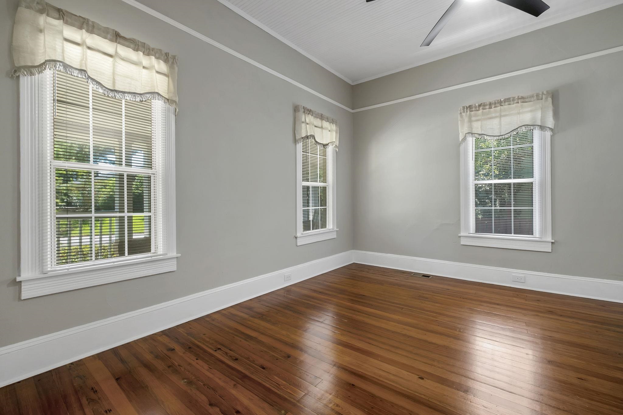 214 W Sharon Street