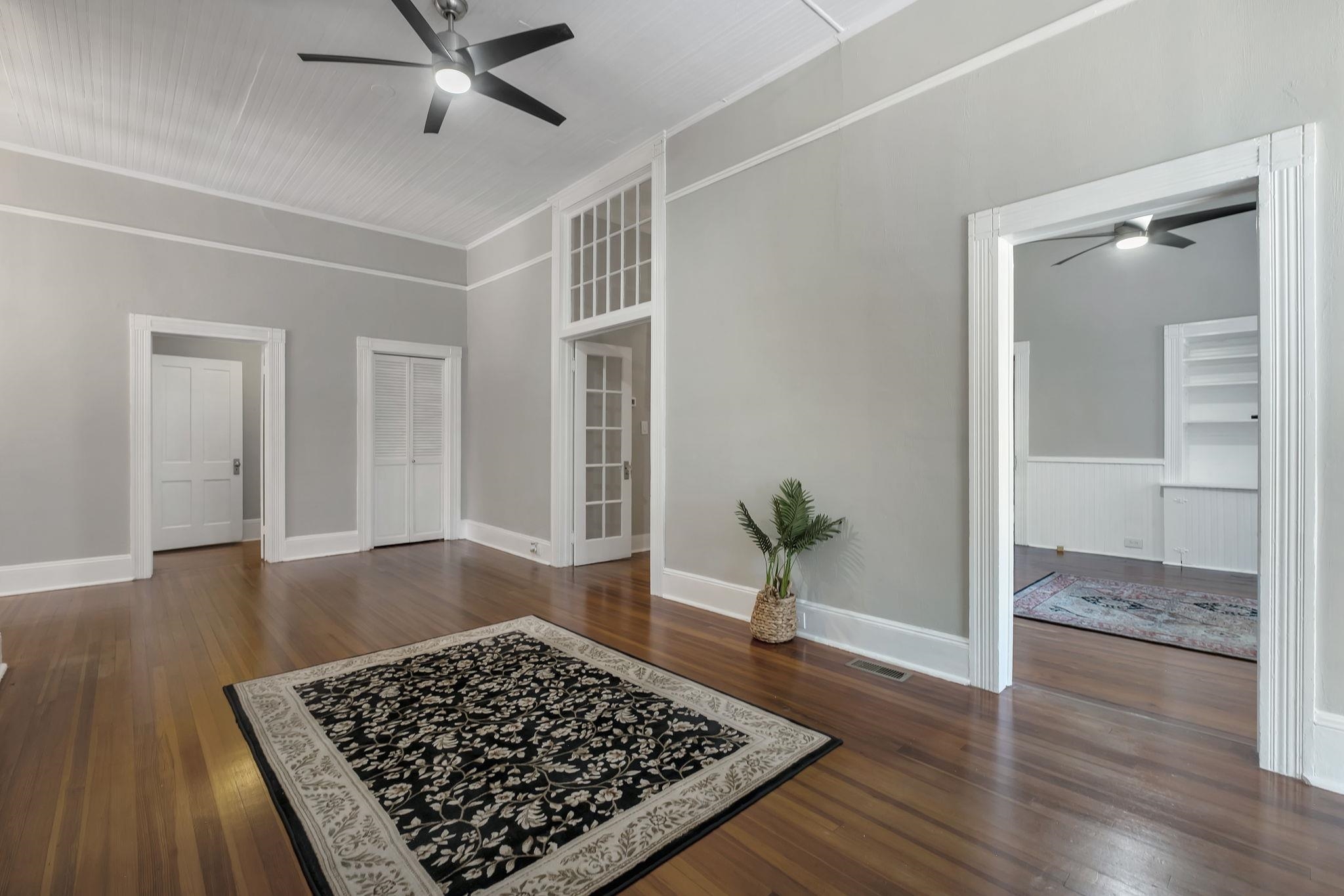 214 W Sharon Street
