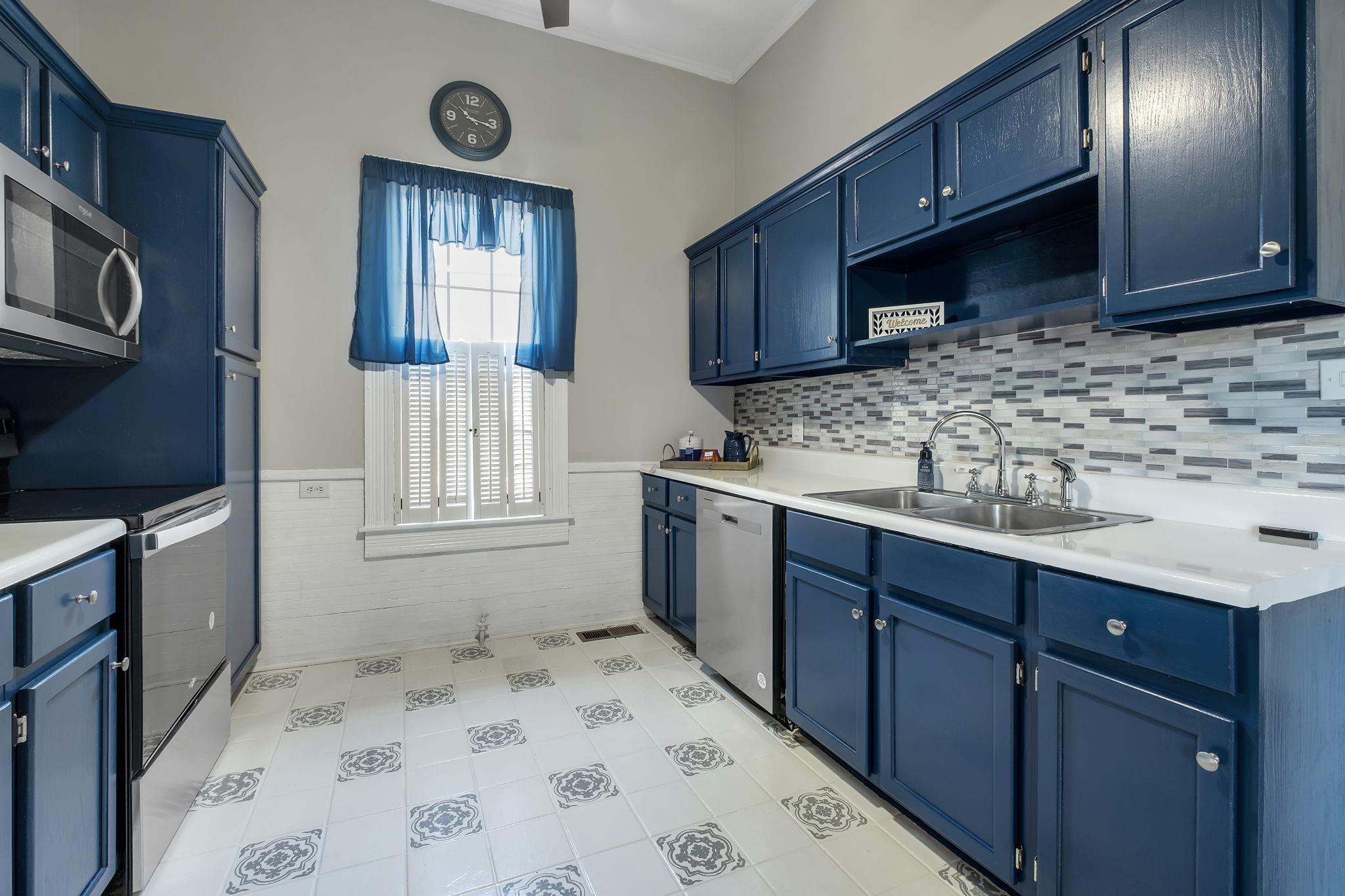 214 W Sharon Street
