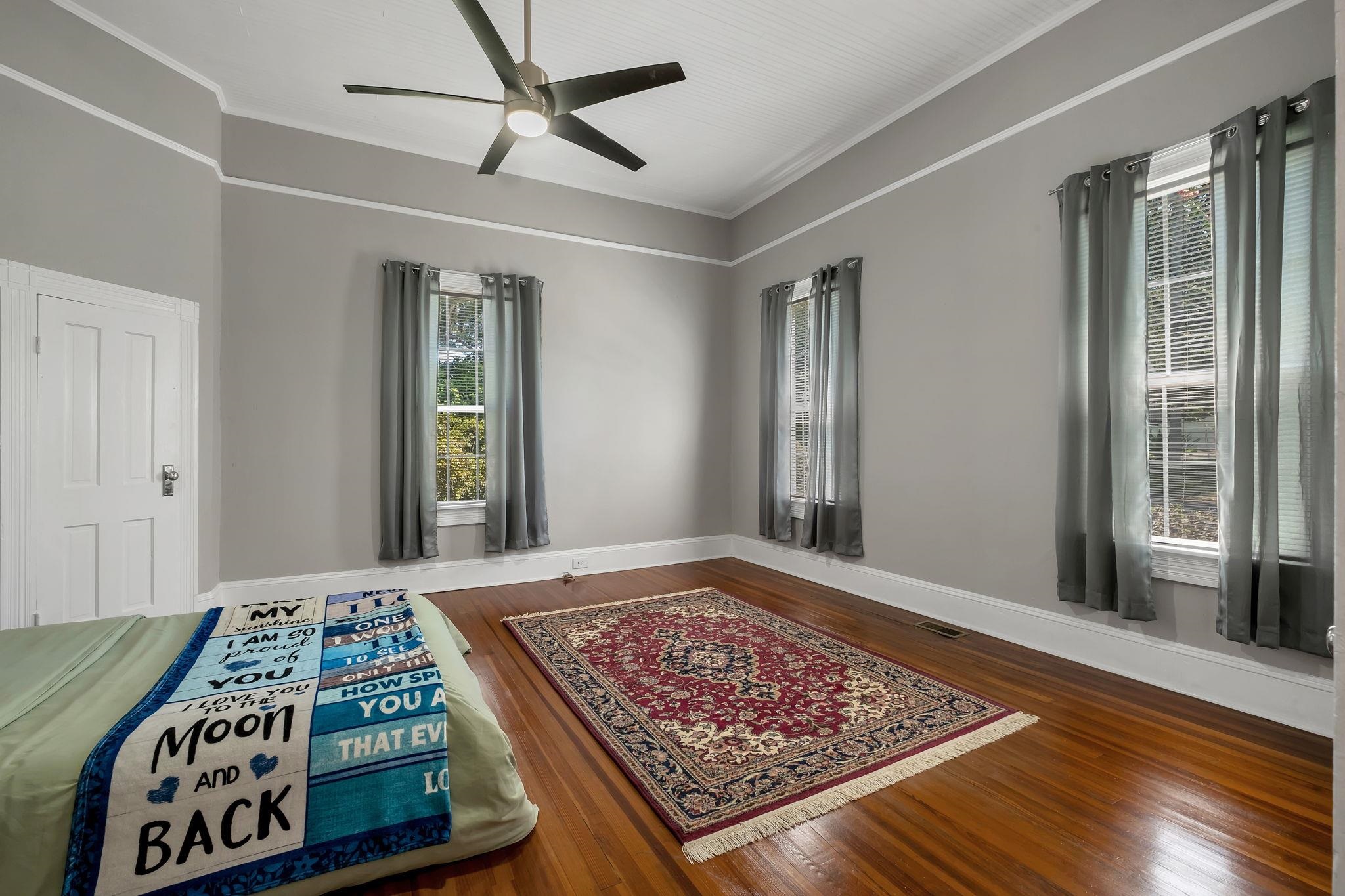 214 W Sharon Street