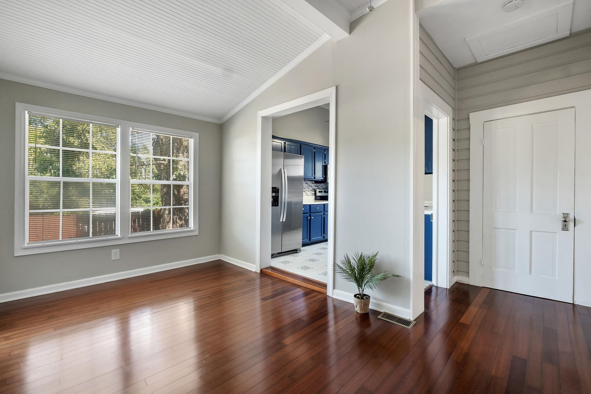 214 W Sharon Street