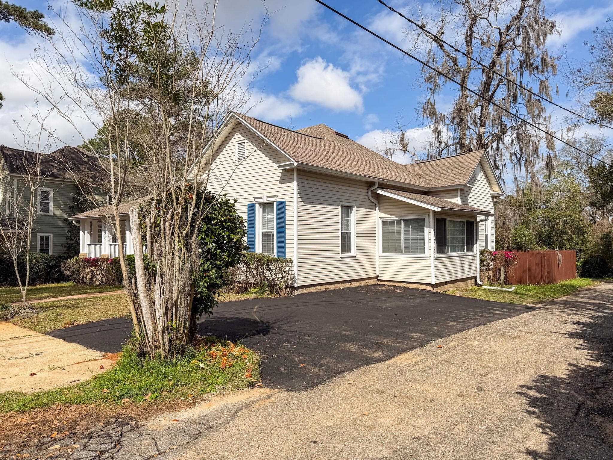 214 W Sharon Street