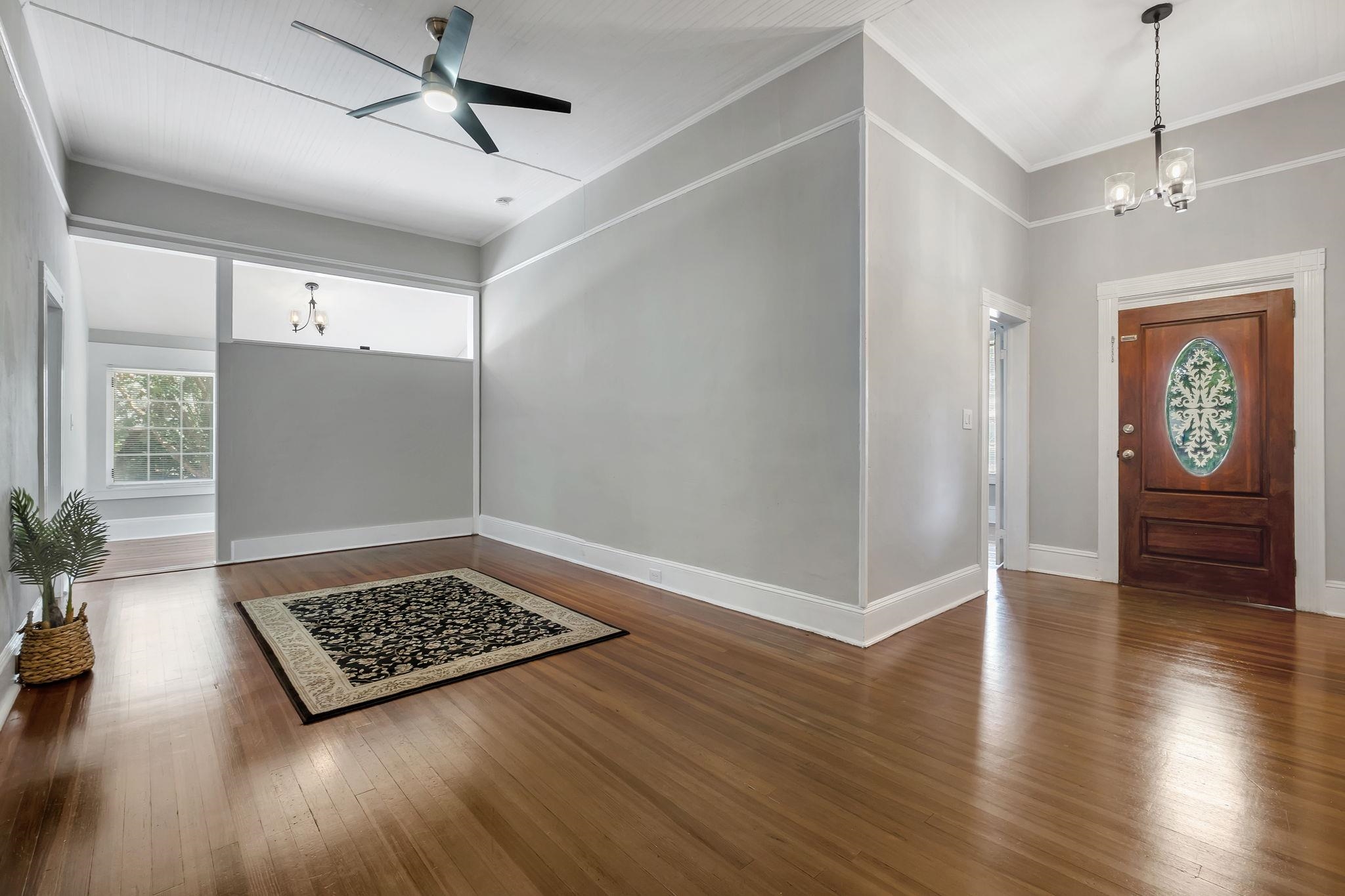 214 W Sharon Street